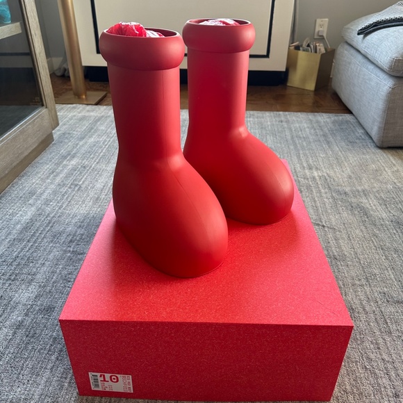 MSCHF BIG RED BOOTS (IN HAND) - Picture 5 of 6